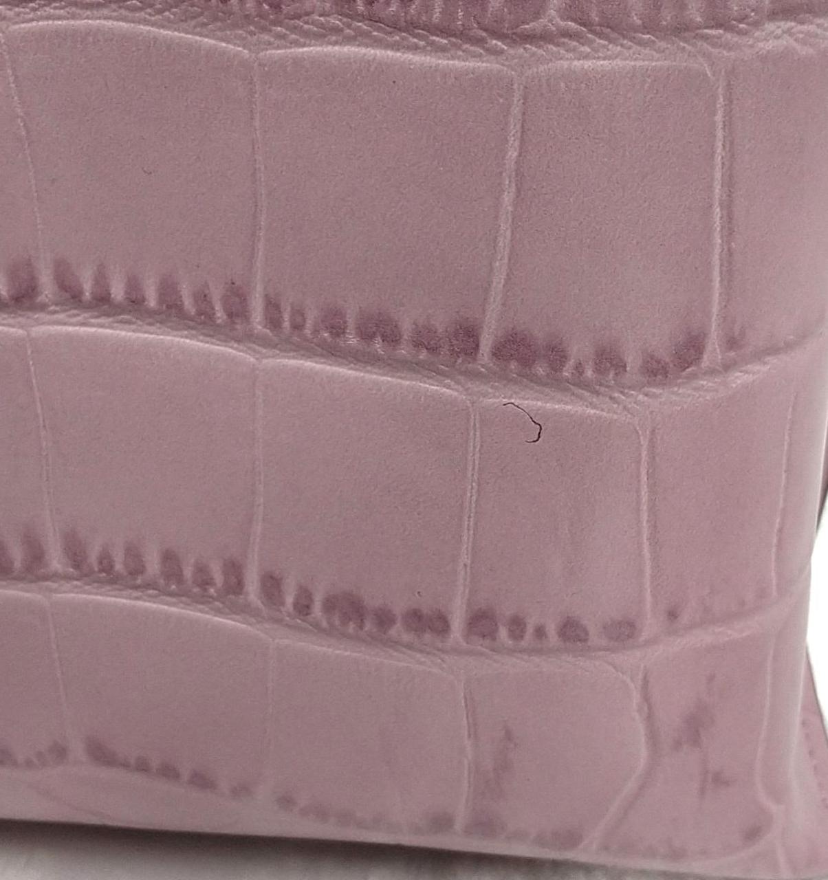 ボールペン跡が見られます