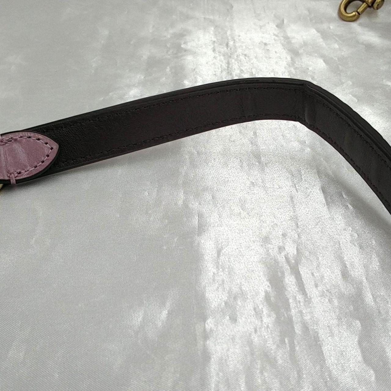 ショルダーストラップに浮きが見られます