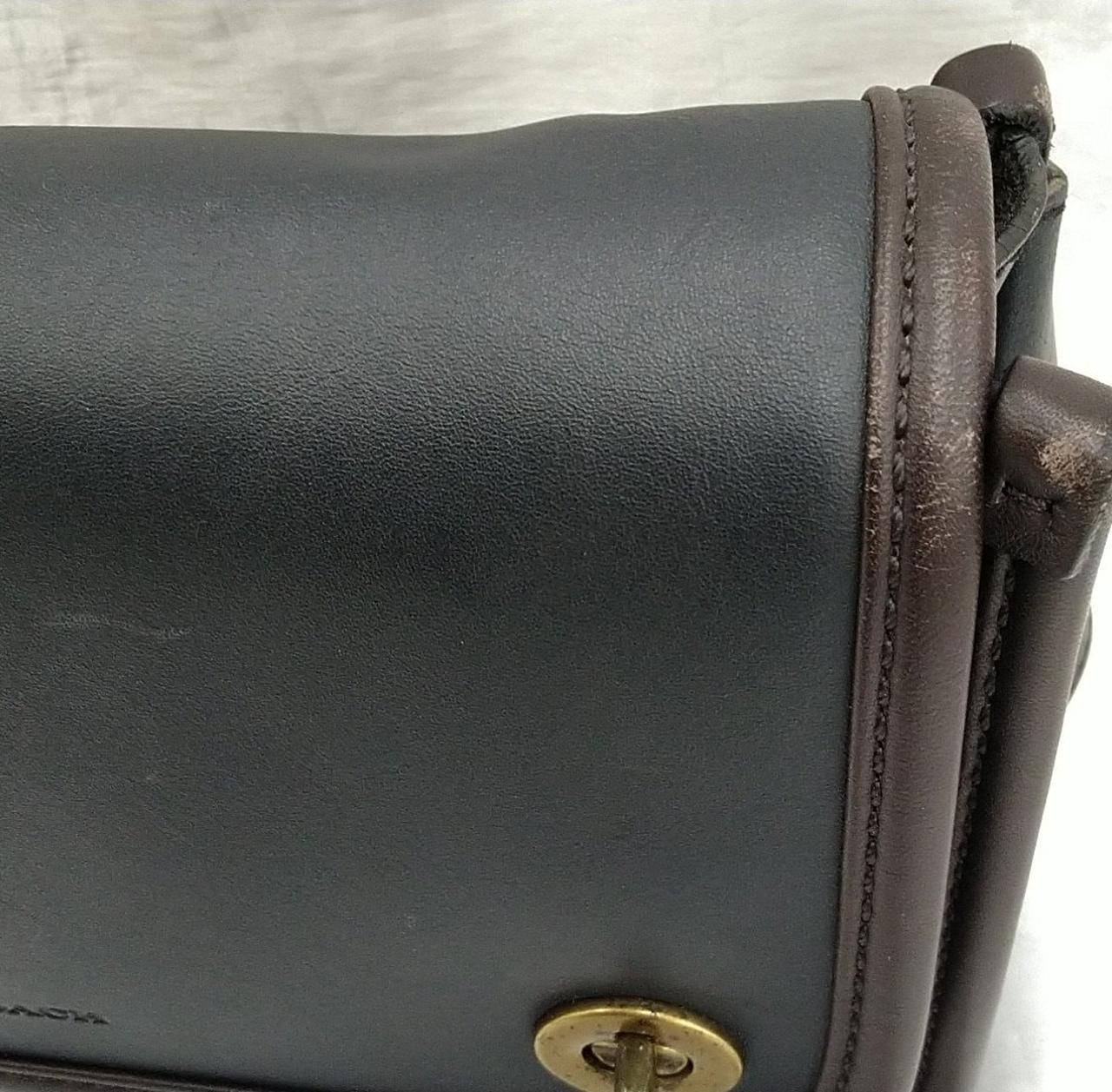 スレ、キズ、金具の変色があります