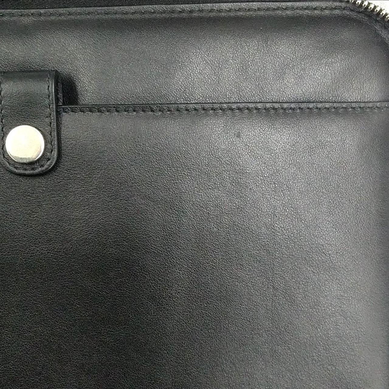 画像中央右上辺りにスレ跡がみられます