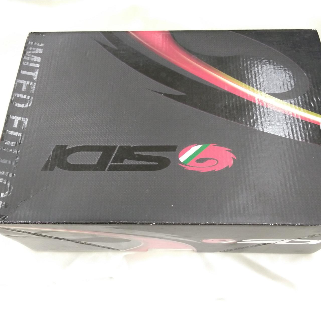 外箱傷汚れあります。