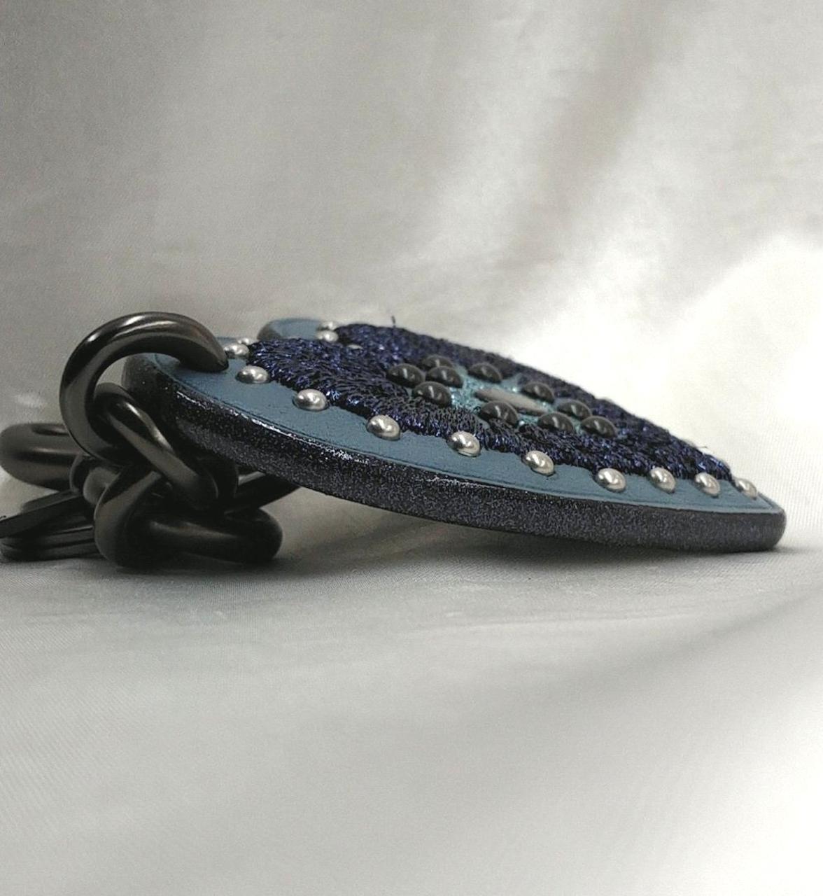 側面のブルーのラメが可愛いです