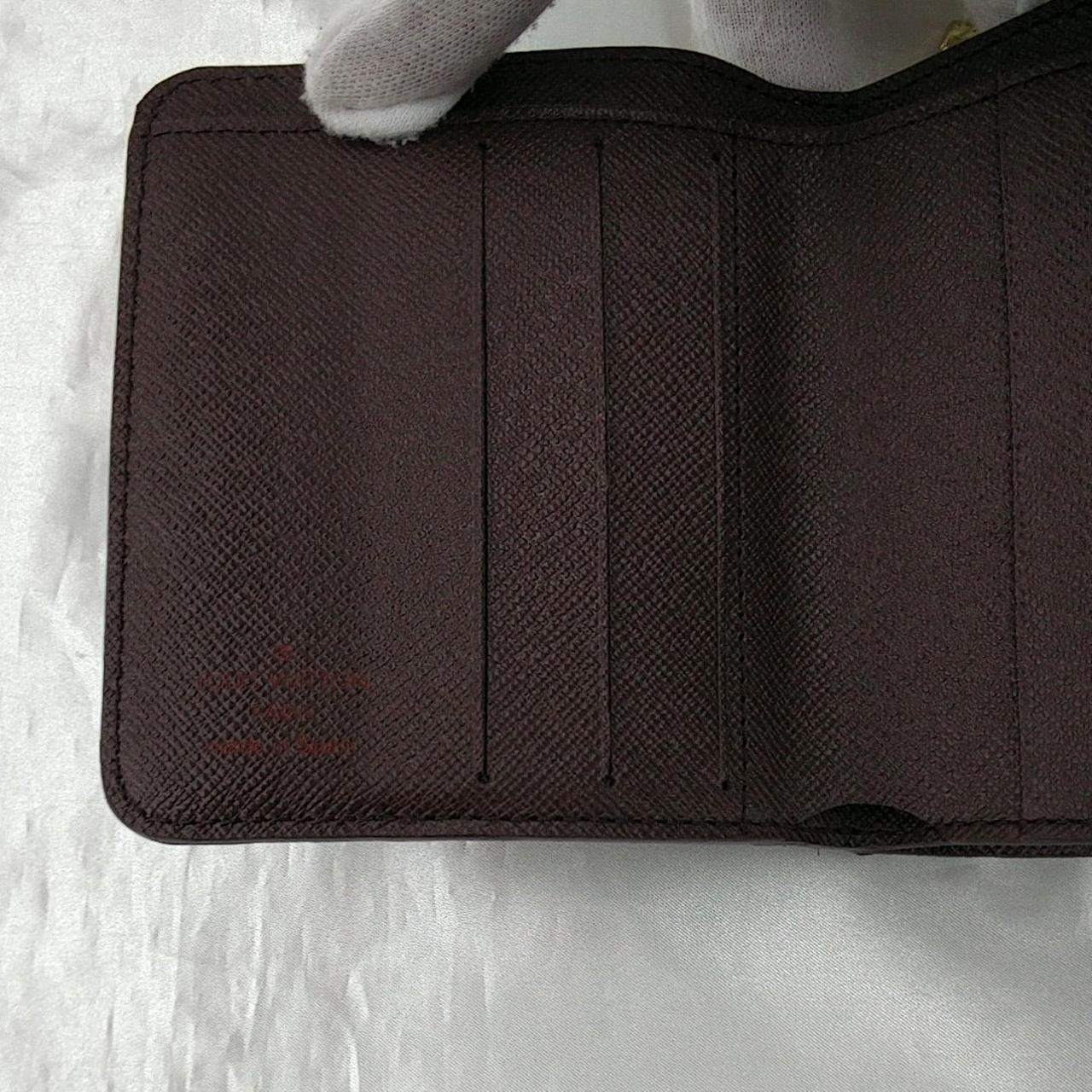 左下に刻印あり
カード収納５カ所