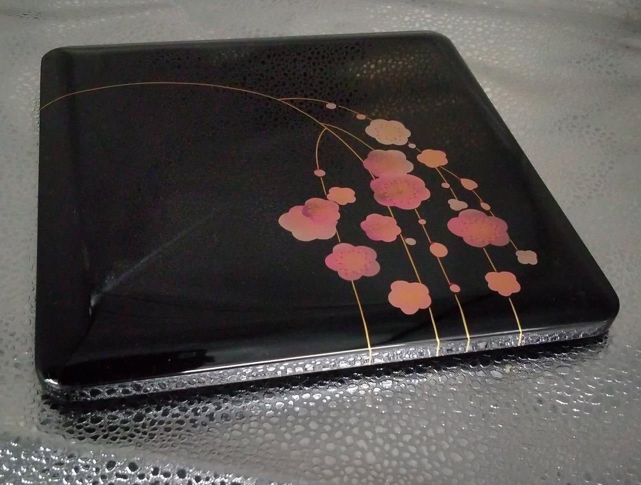 反射して写らずですが、蓋にキズ有り