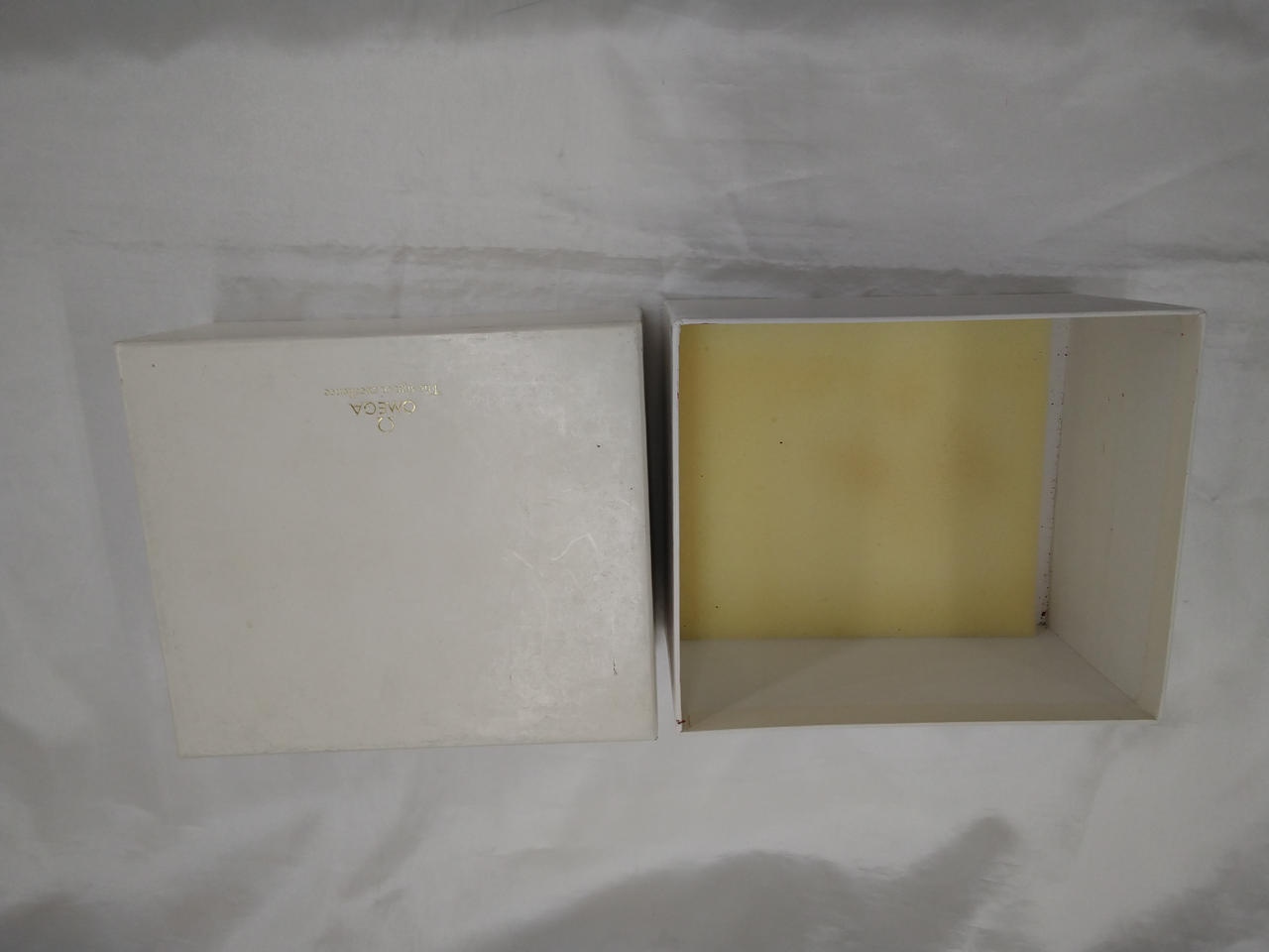 箱は外箱のみで中箱はありません。