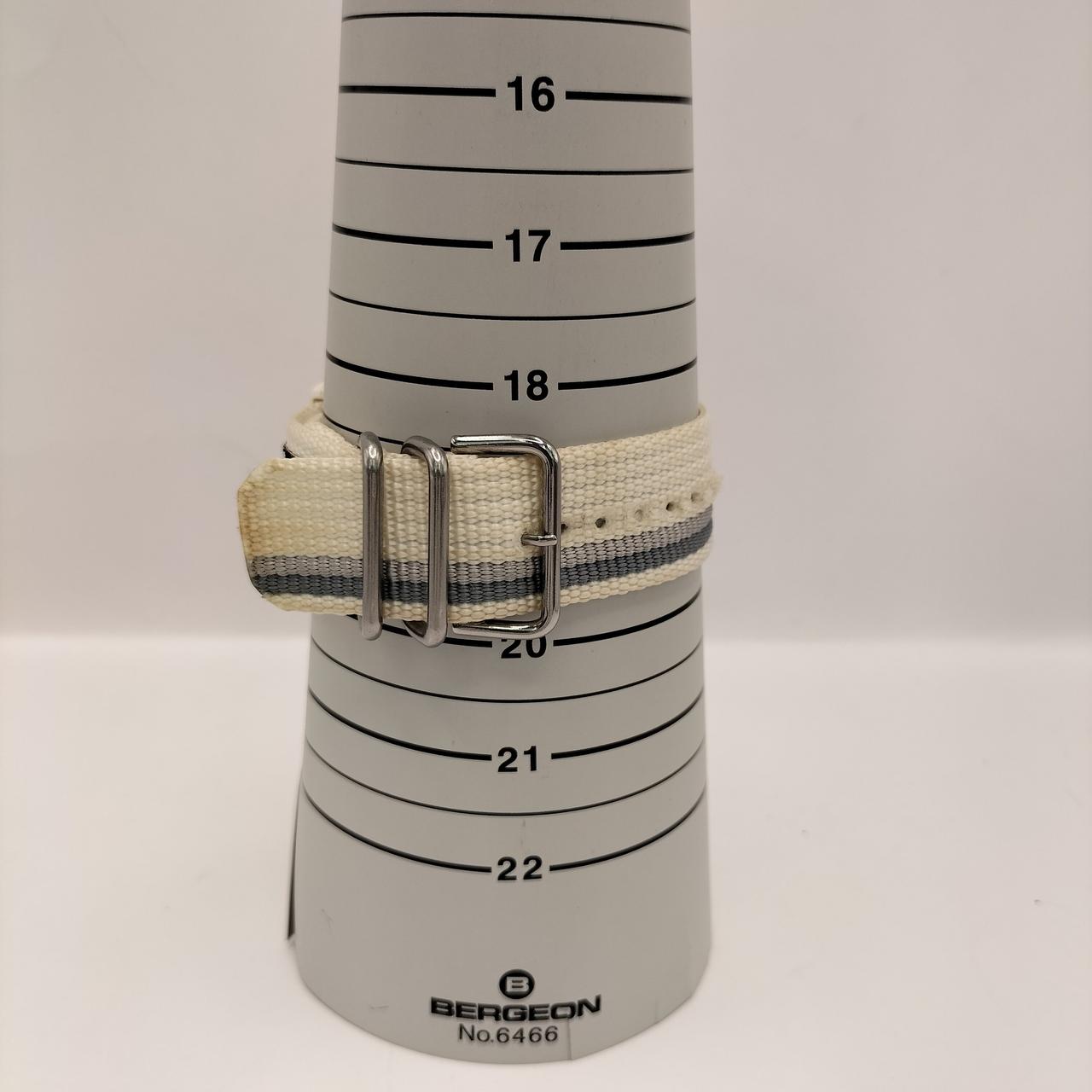 腕周り最大19cm
