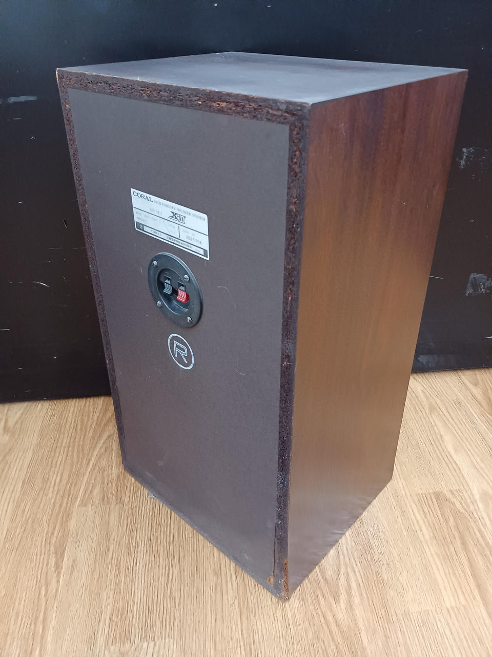 CORAL 縦型スピーカー 木製 CORAL 縦型スピーカー 木製 - メルカリ