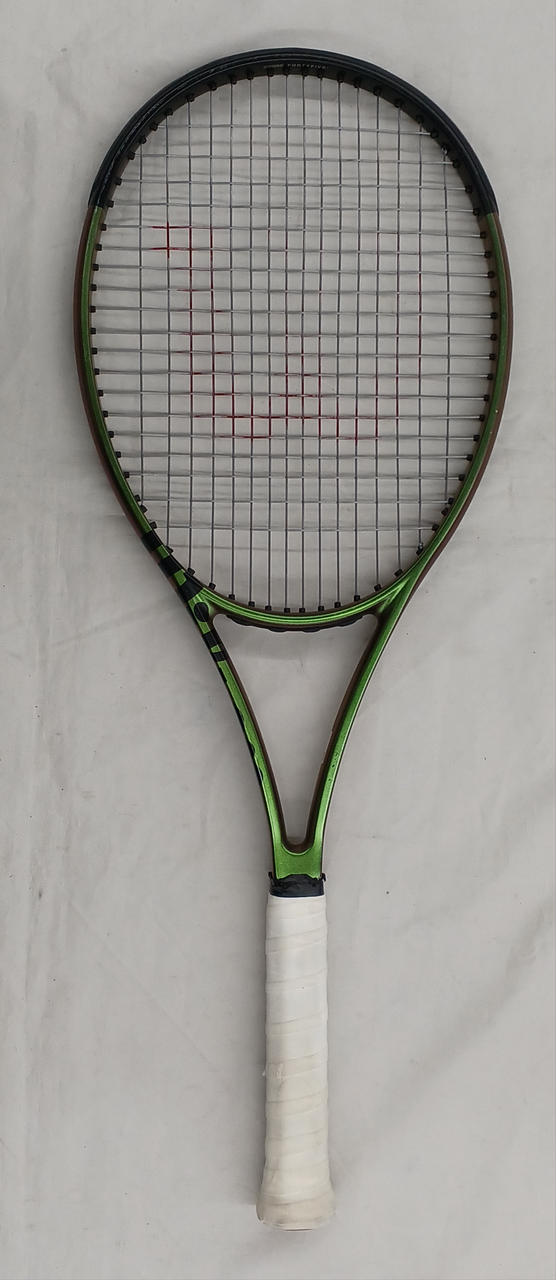 ⭐︎美品⭐︎Wilson 硬式　テニスラケット WILSON ウィルソン 硬式テニス ラケット BLADE 100 V9 FRM 2