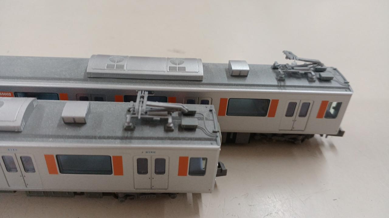 パンタグラフが少し浮き気味です。