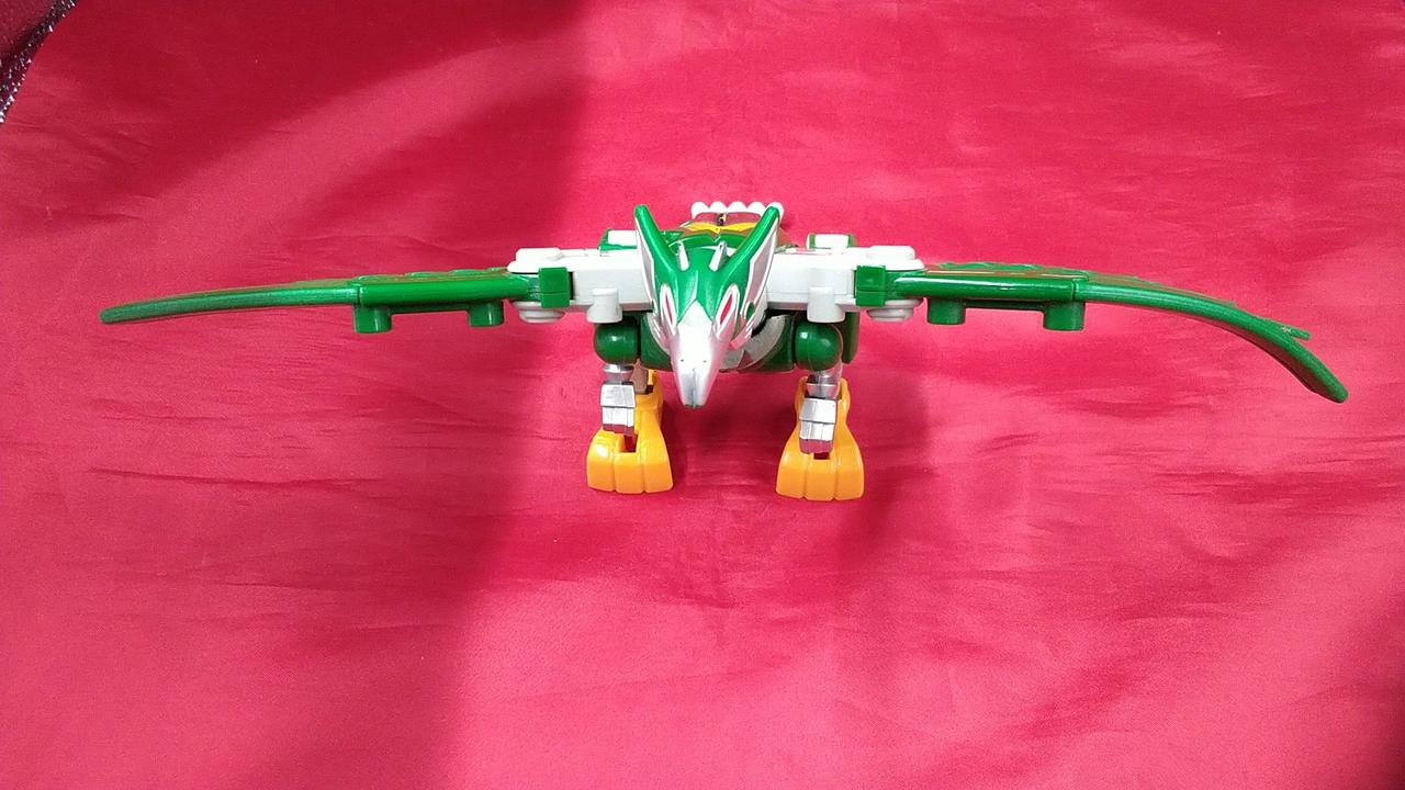 翼歪んでおります。