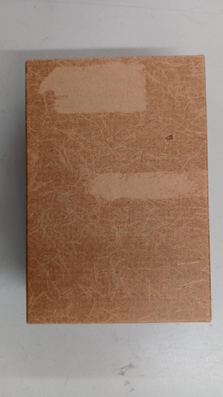 ケースの上面にカスレあり。