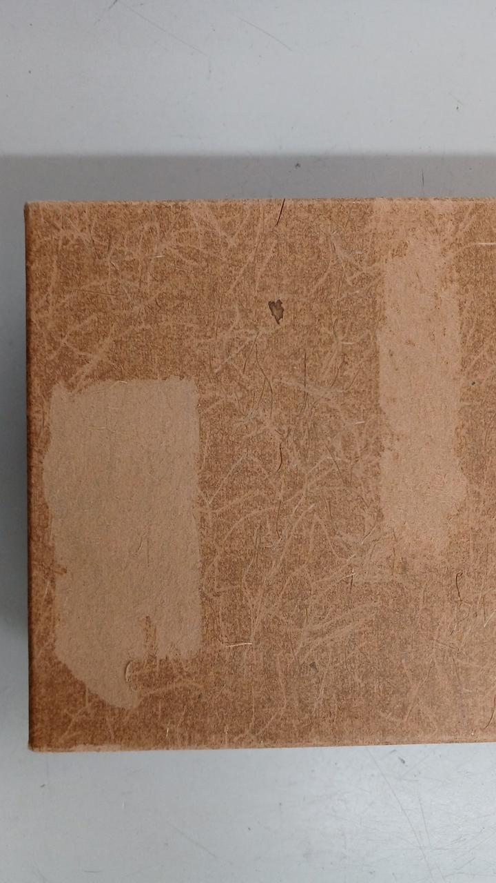 ケースの上面にカスレあり。