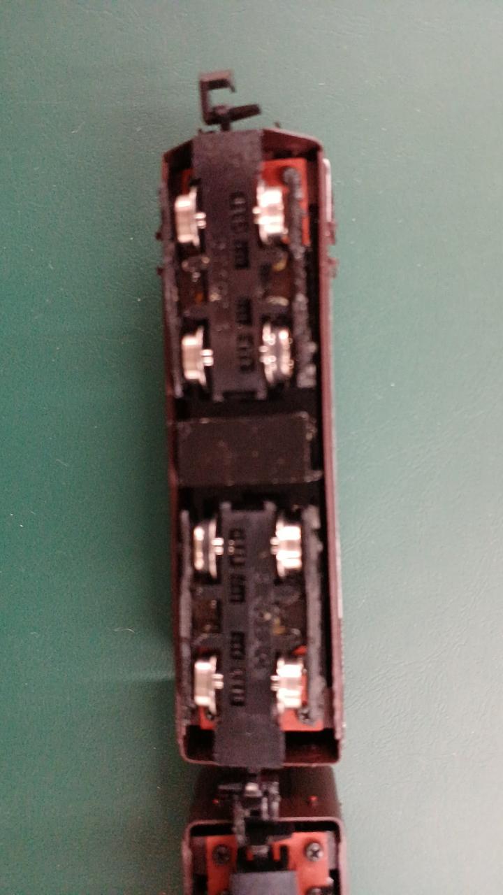 製品は2両とも動力車です。