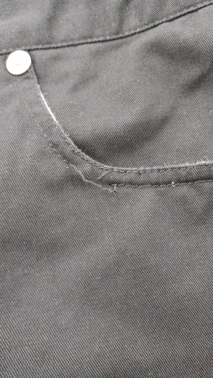 左ポケットほつれあり