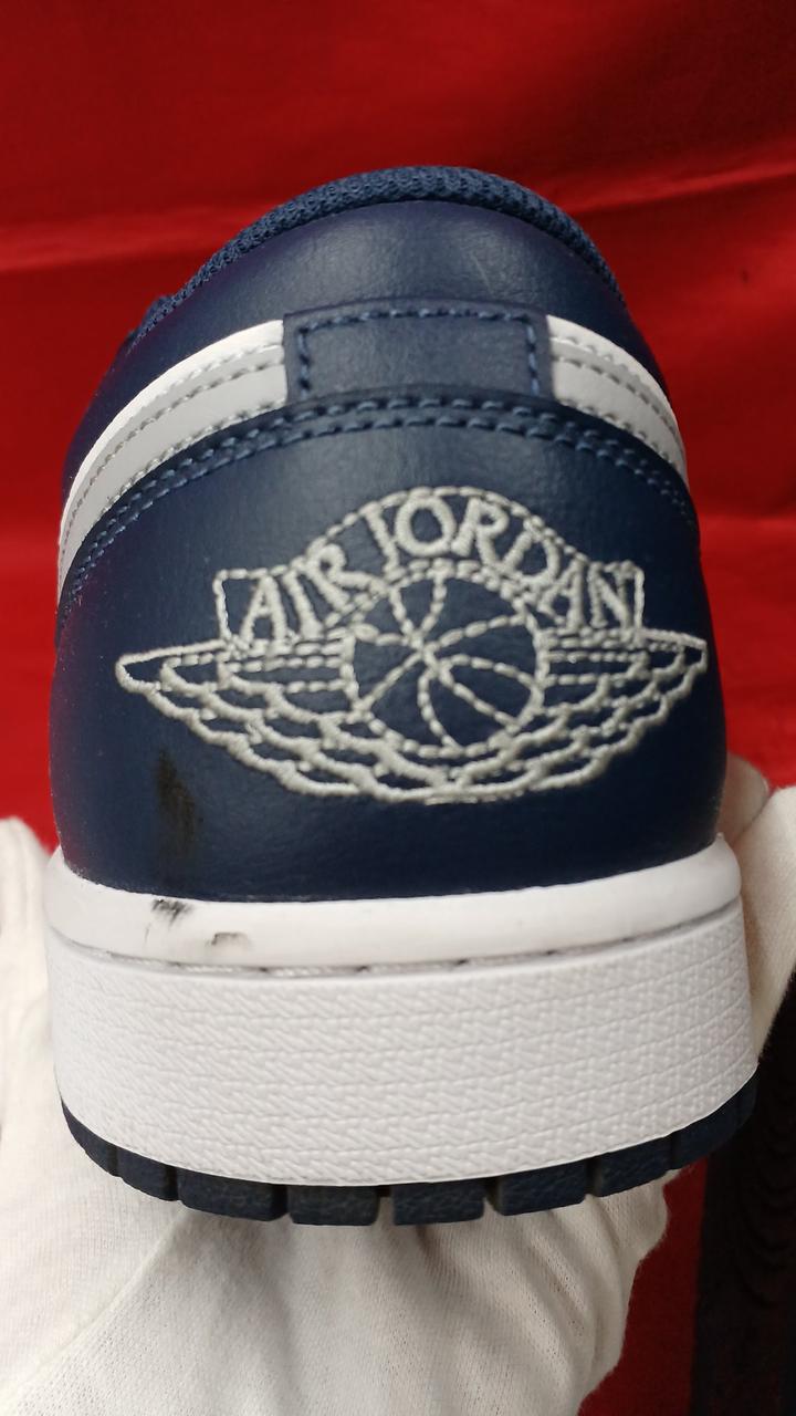 かかとに汚れあり