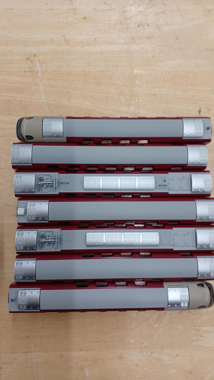 屋根上パーツ取り付け済み