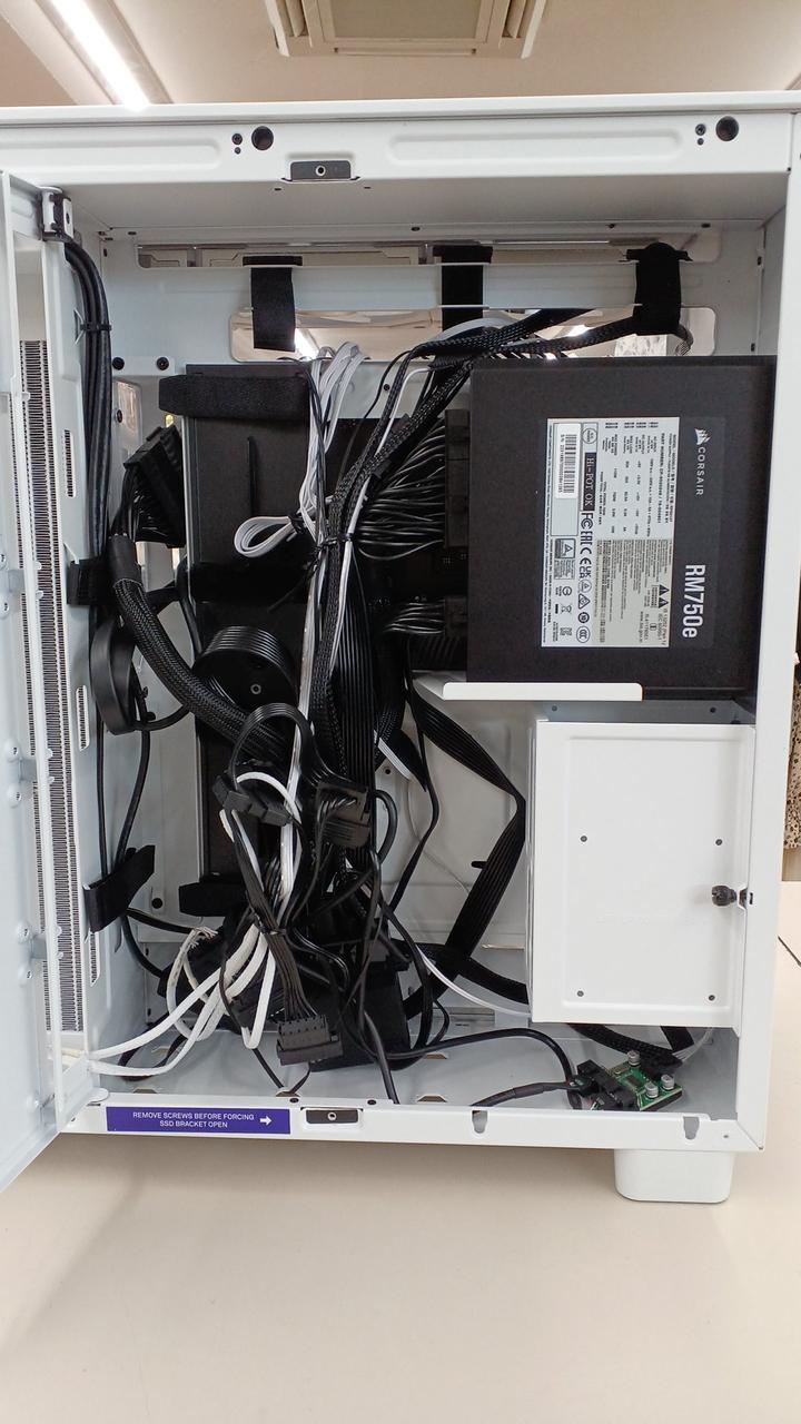 アルフ 自作ディスクトップパソコン ASCII.jp：「自作は無理だけど唯一無二のゲーミングPCがほしい