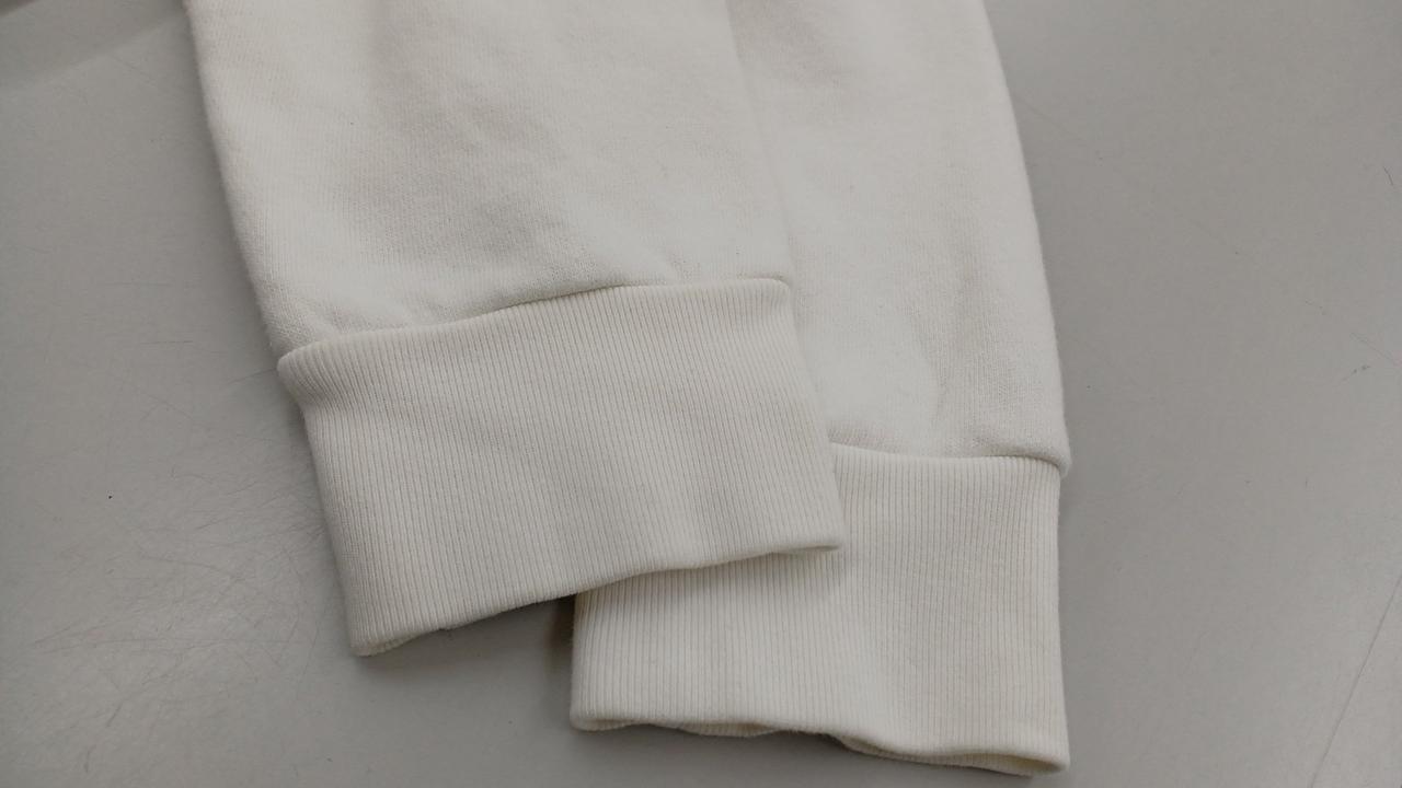 右袖に薄い汚れあり