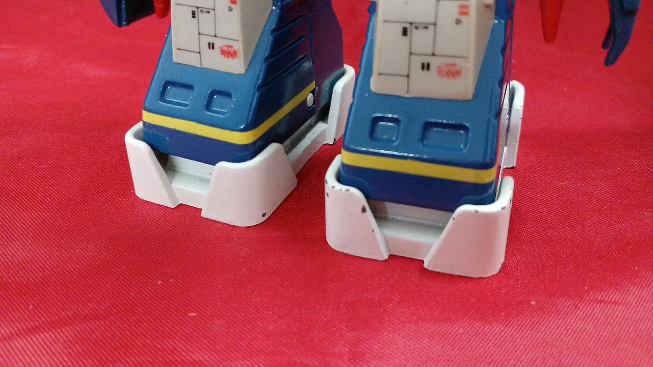 つま先一部塗装はげ有り