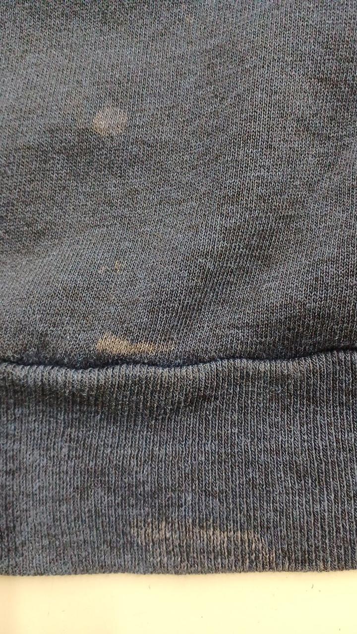 前面に色落ちあり