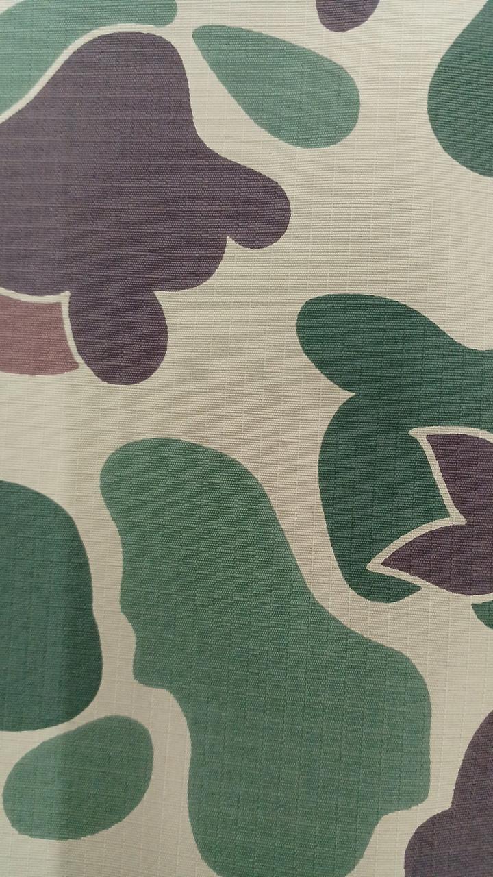 背中中央に薄い汚れあり