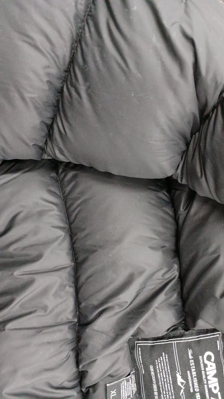 内側に白いシミが点々とあり