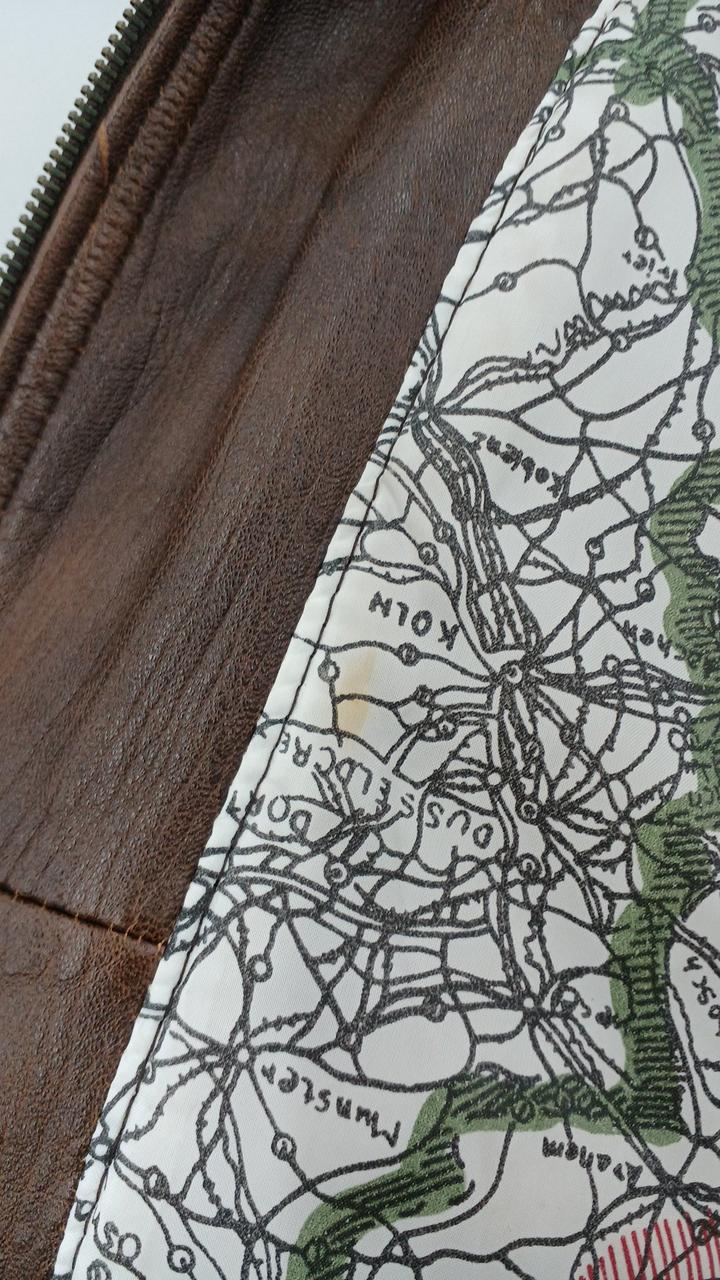 内側にシミあり