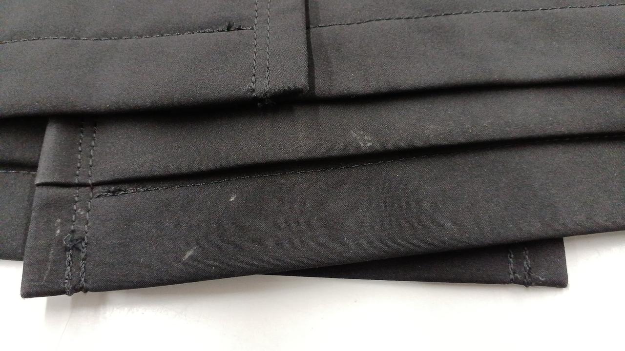 裾の内側にシミあり