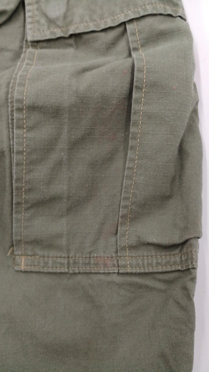 右サイドポケット裏に汚れあり