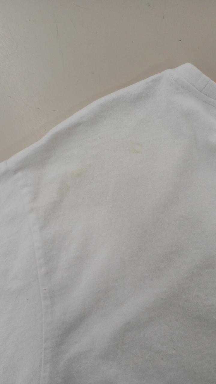 左肩後ろに汚れあり