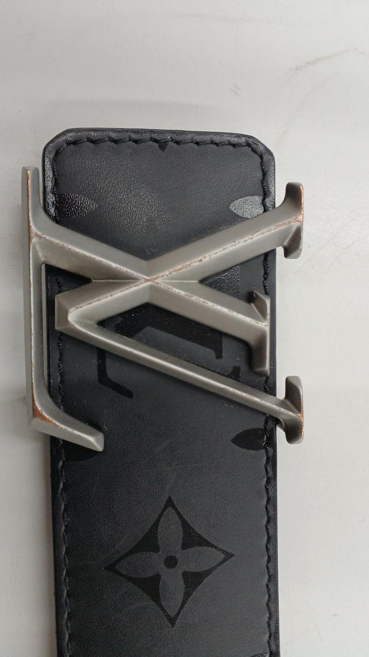 バックルにキズあり