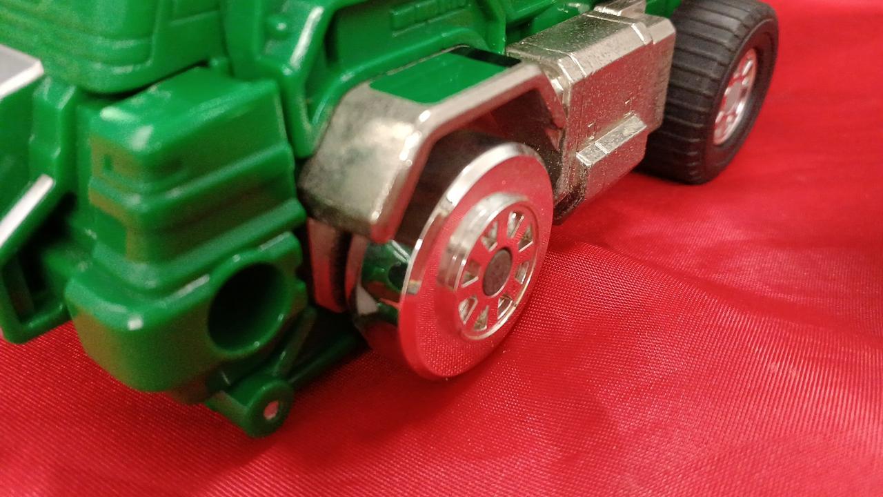 前輪ゴムタイヤが左右共にありませんわ