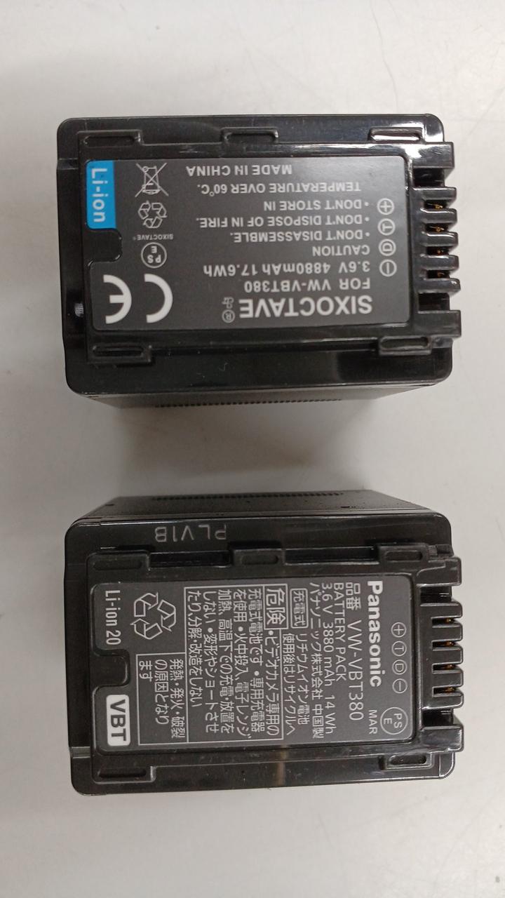 バッテリー１つ純正
１つ互換製品