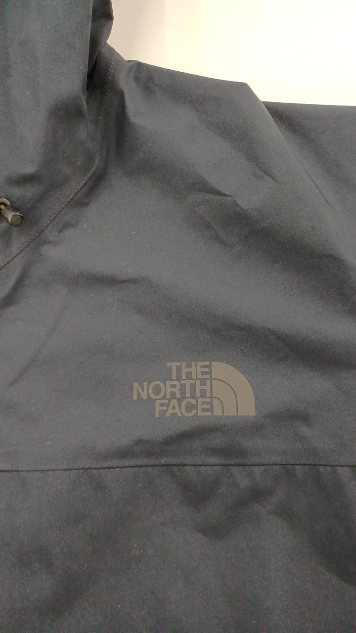 首回り、胸元に汚れあり