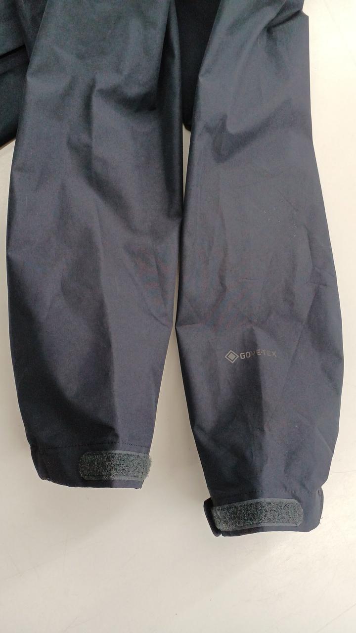 左袖に汚れあり