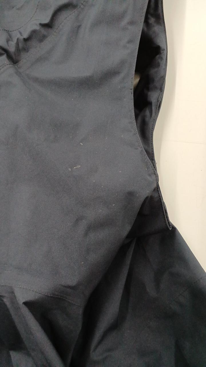 フードに汚れあり