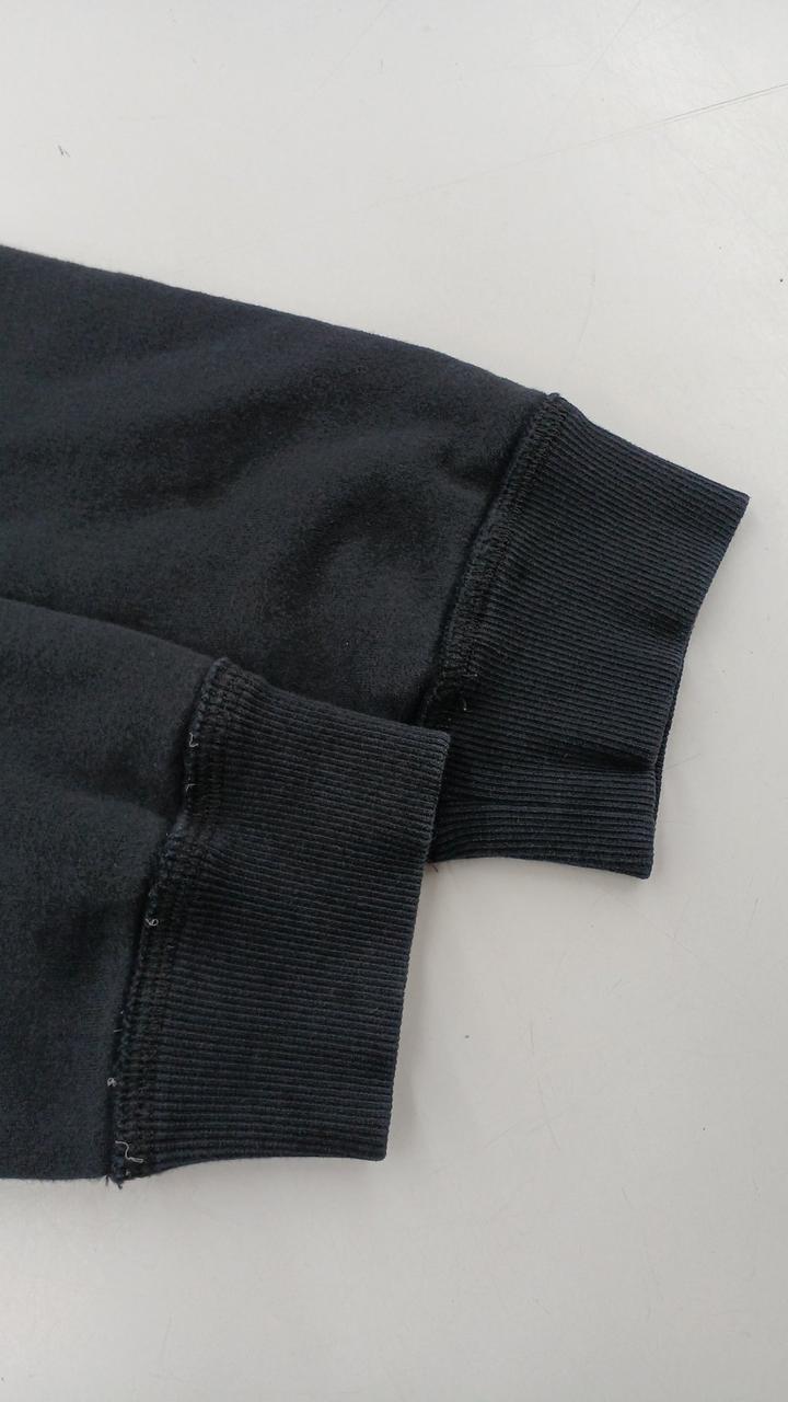 袖口に糸(ゴム)ほつれあり