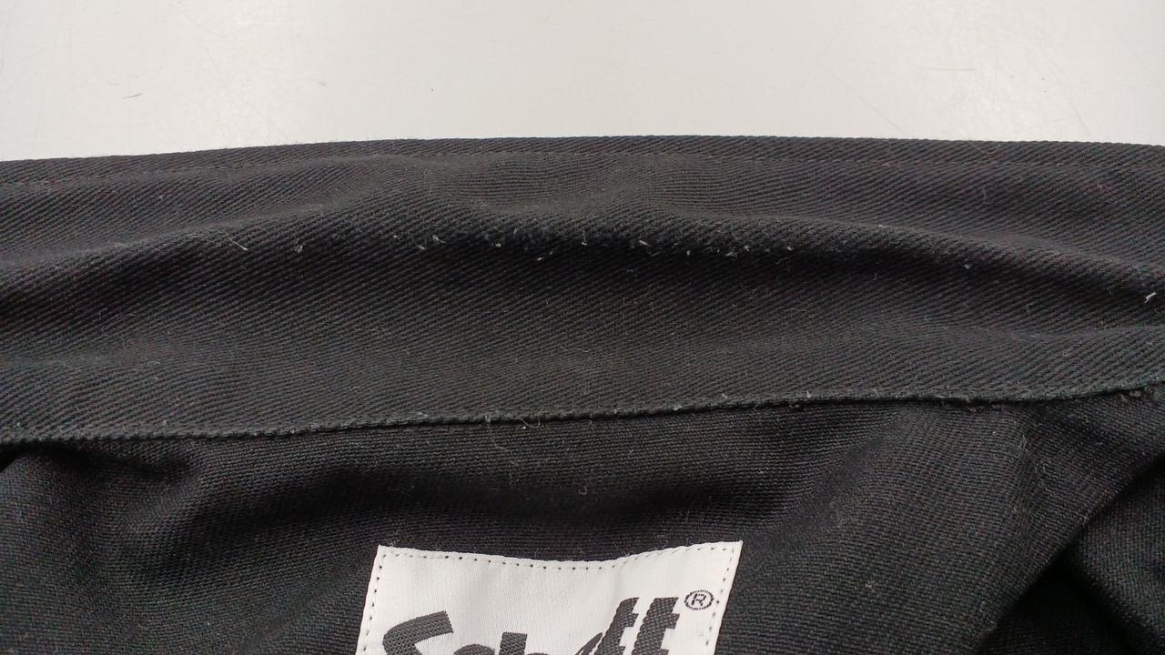 エリに毛玉あり