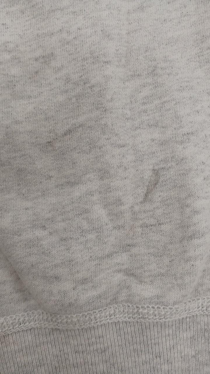 左袖にシミあり