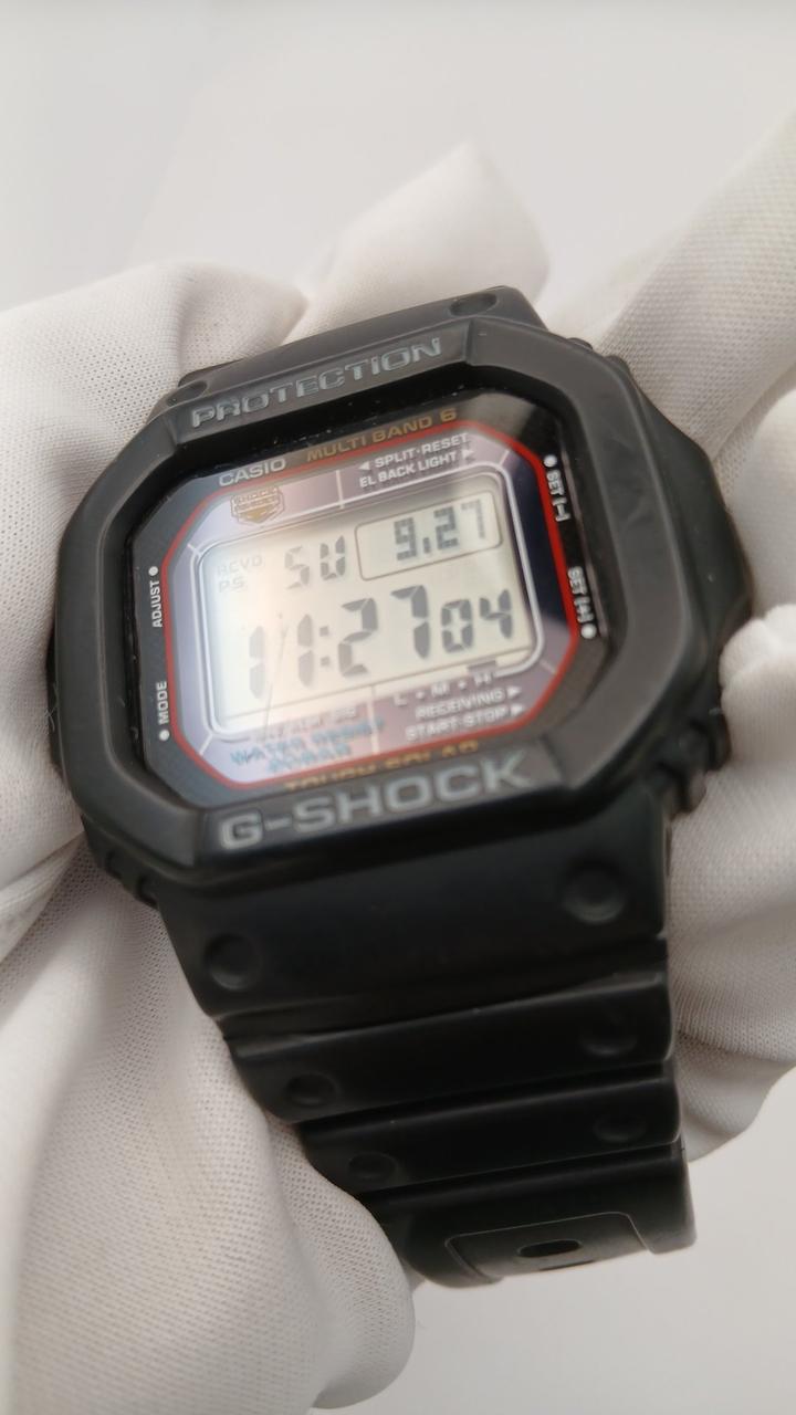 文字盤にキズがあります。