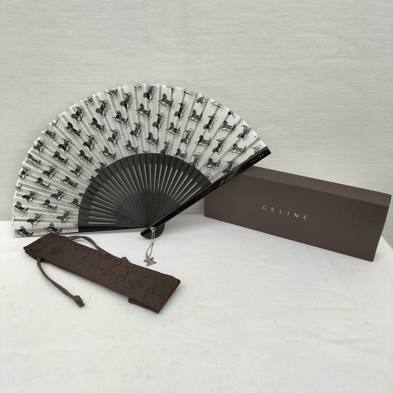 【新品・未使用】CELINE セリーヌ　扇子　ケース付き セリーヌ 扇子 ケース付き CELINE 扇子