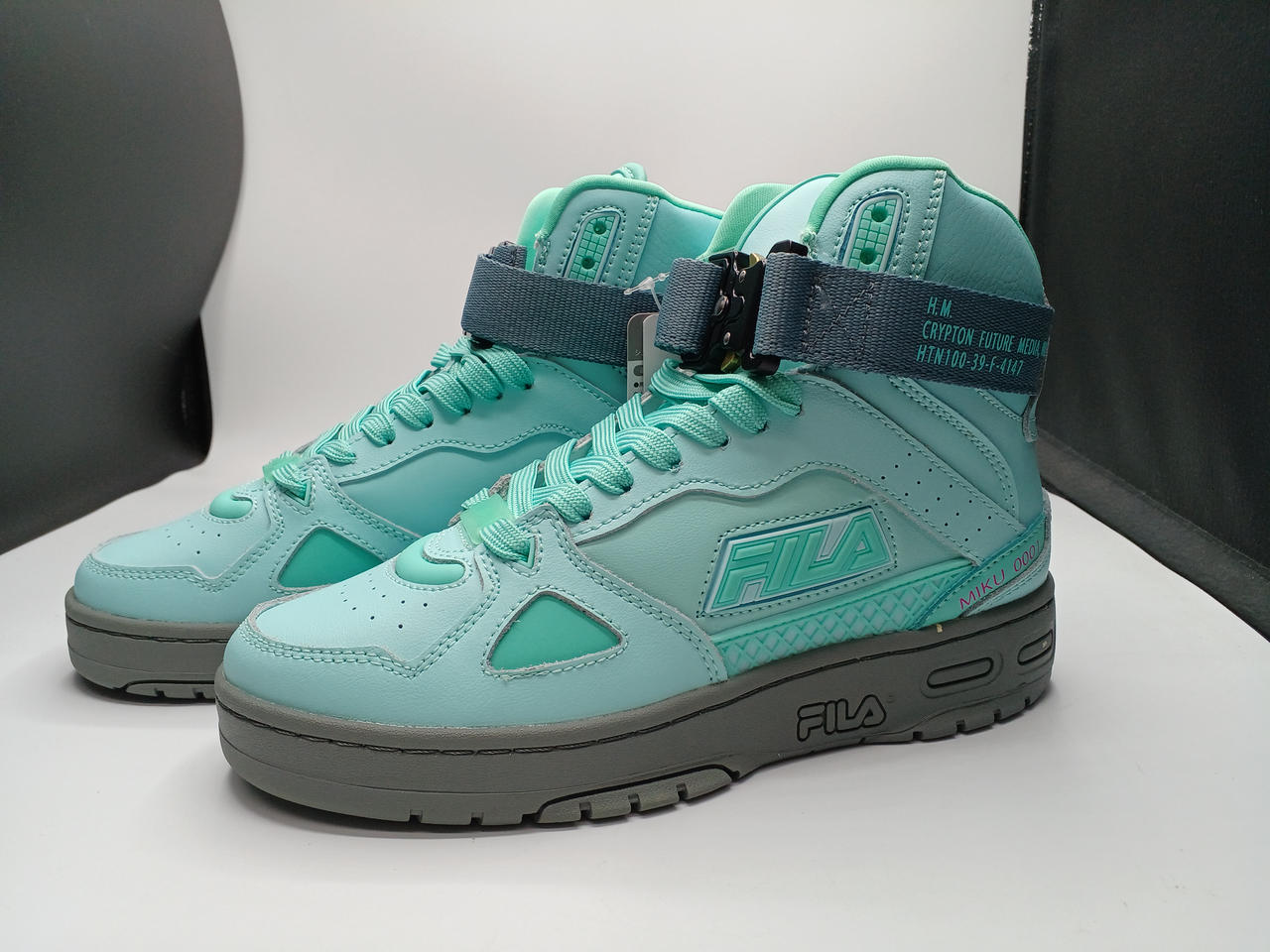 未使用　FILAx初音ミク　コラボ　TERATACH 600 HI スニーカー FILA × HATSUNE MIKU “TERATACH 600 HI&FLOATER” Now On Sale
