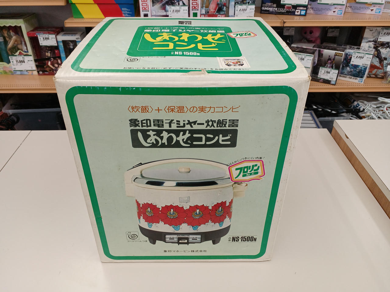 カビ跡、キズ汚れ多いです。