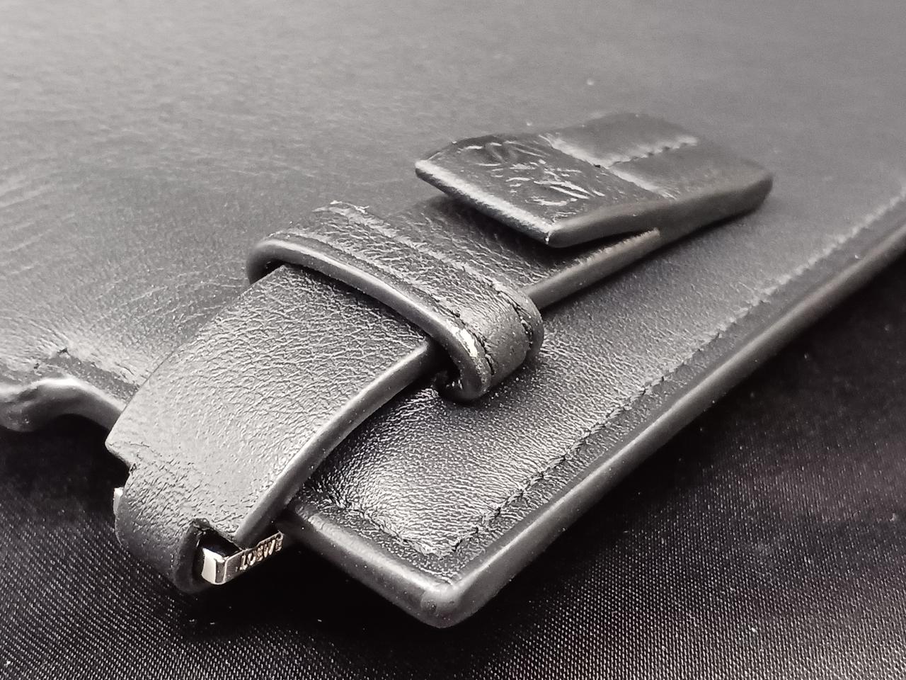 ループに若干ほつれあり。