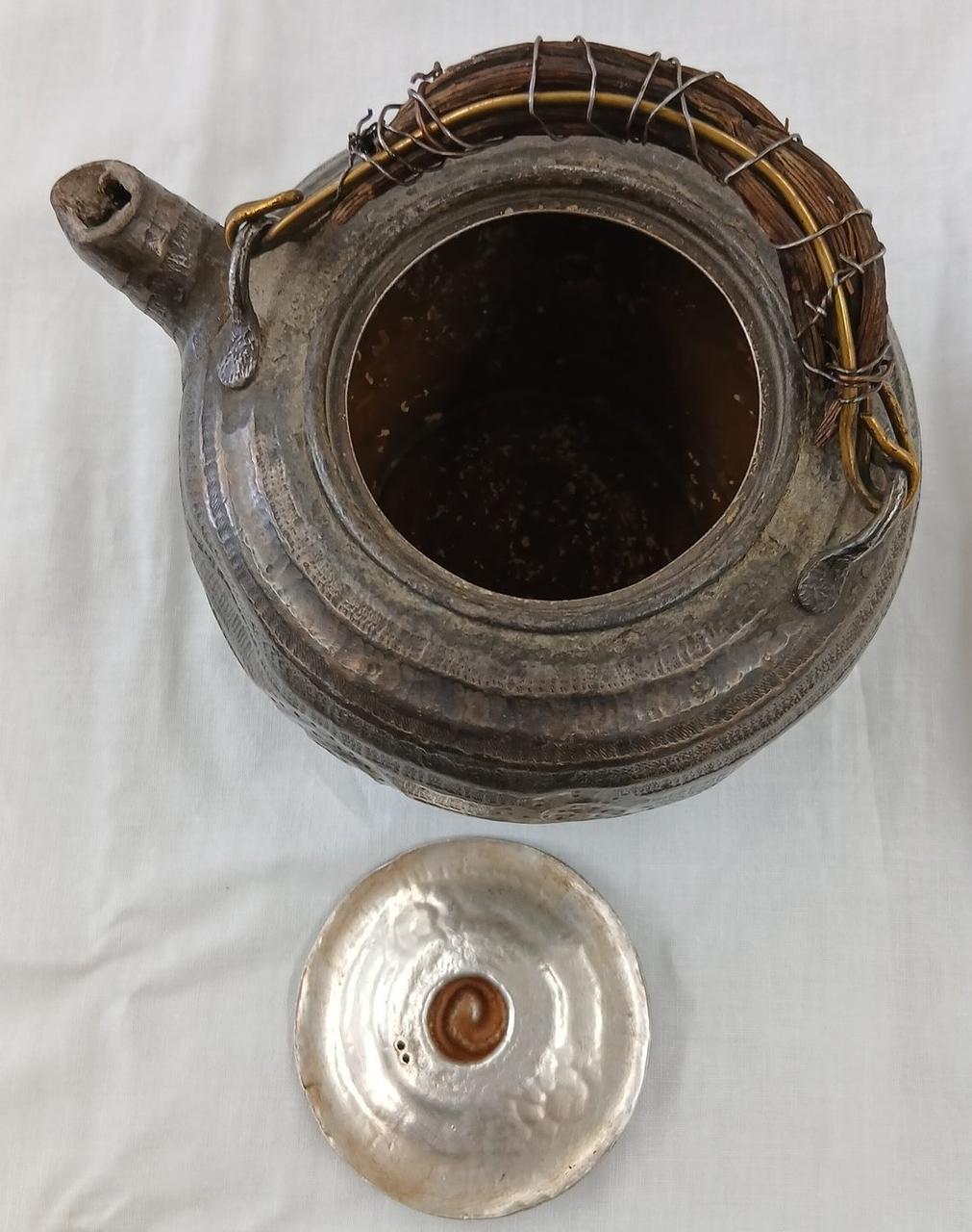 本体内側には茶渋がございます。