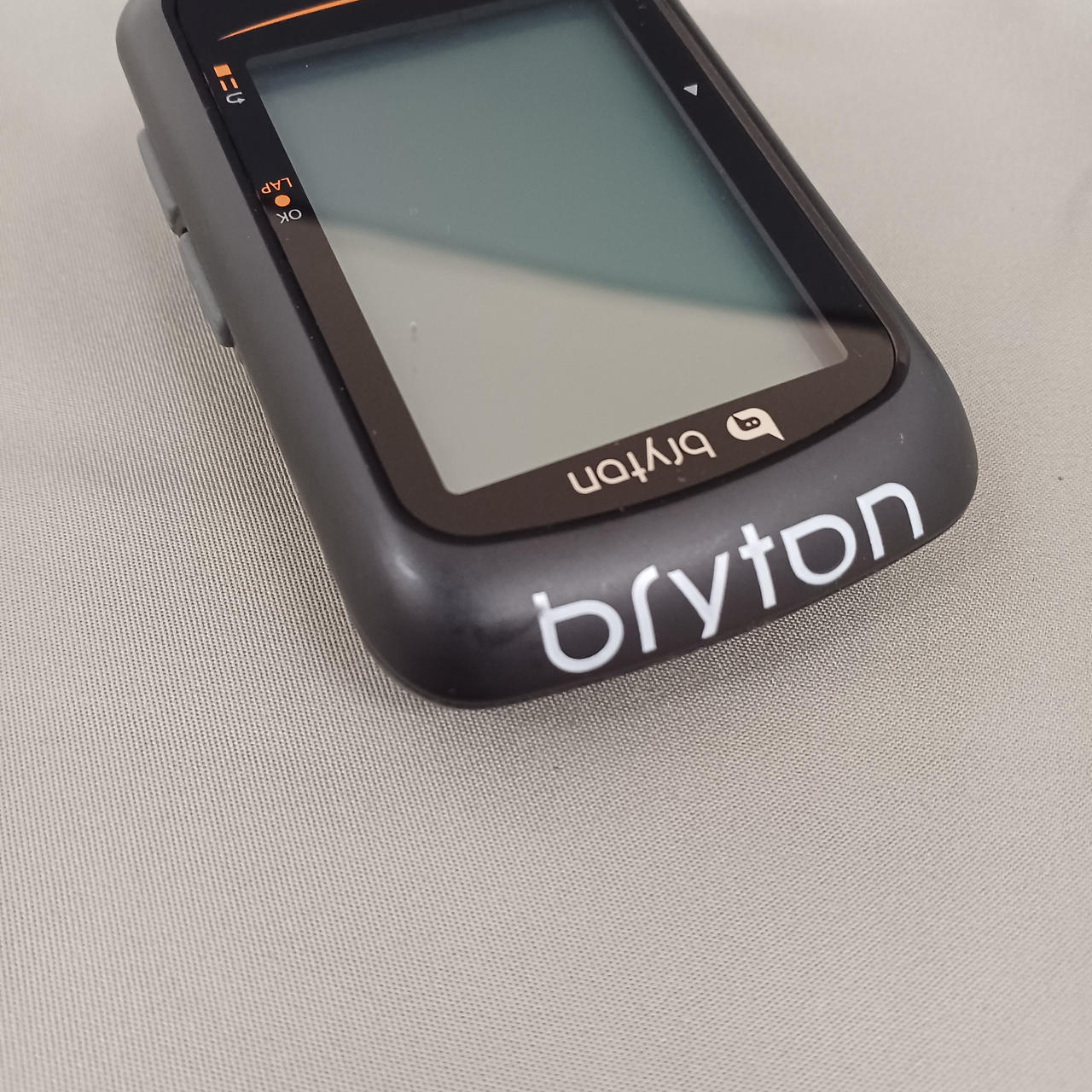 「b」の部分にキズあり