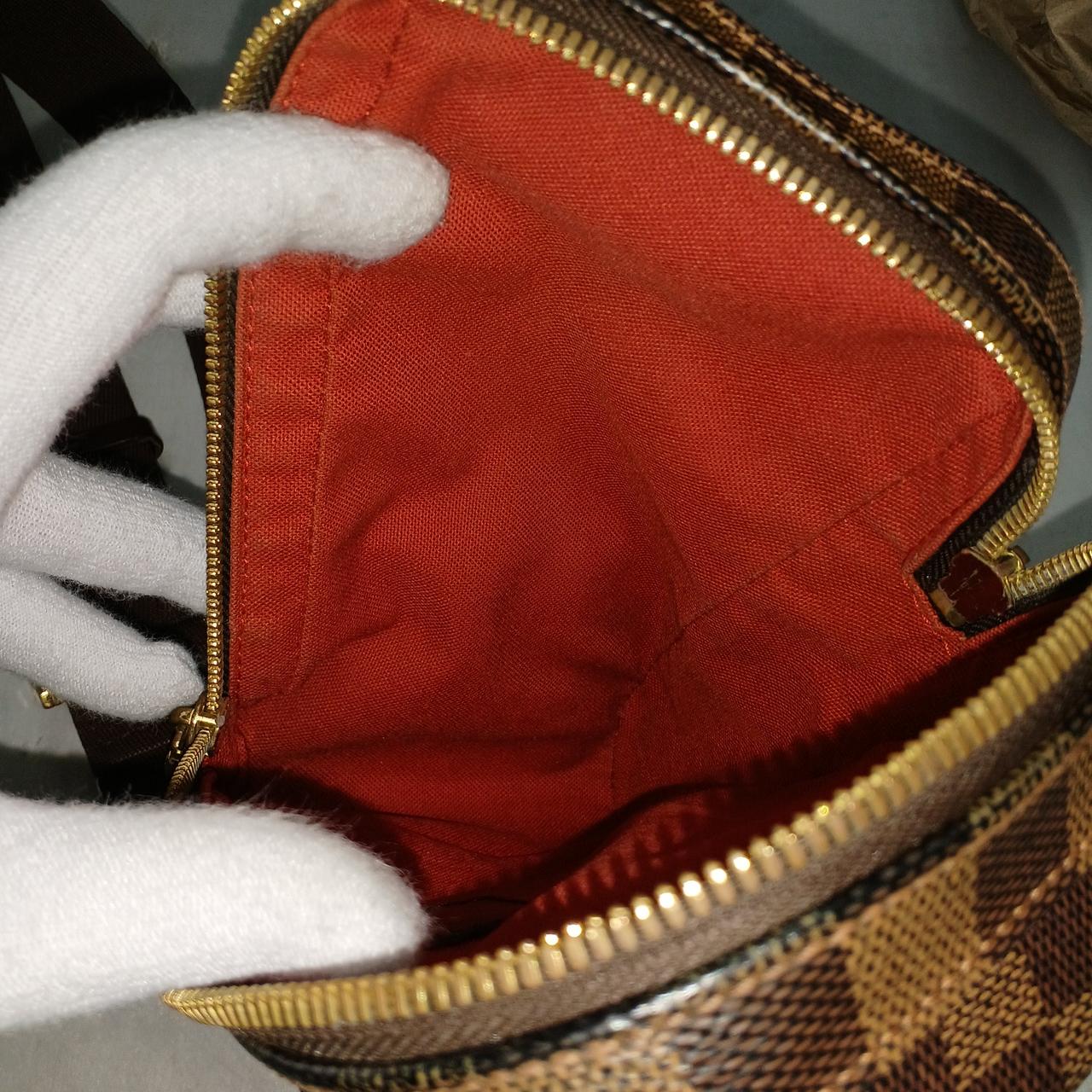 チャックの開閉硬めです