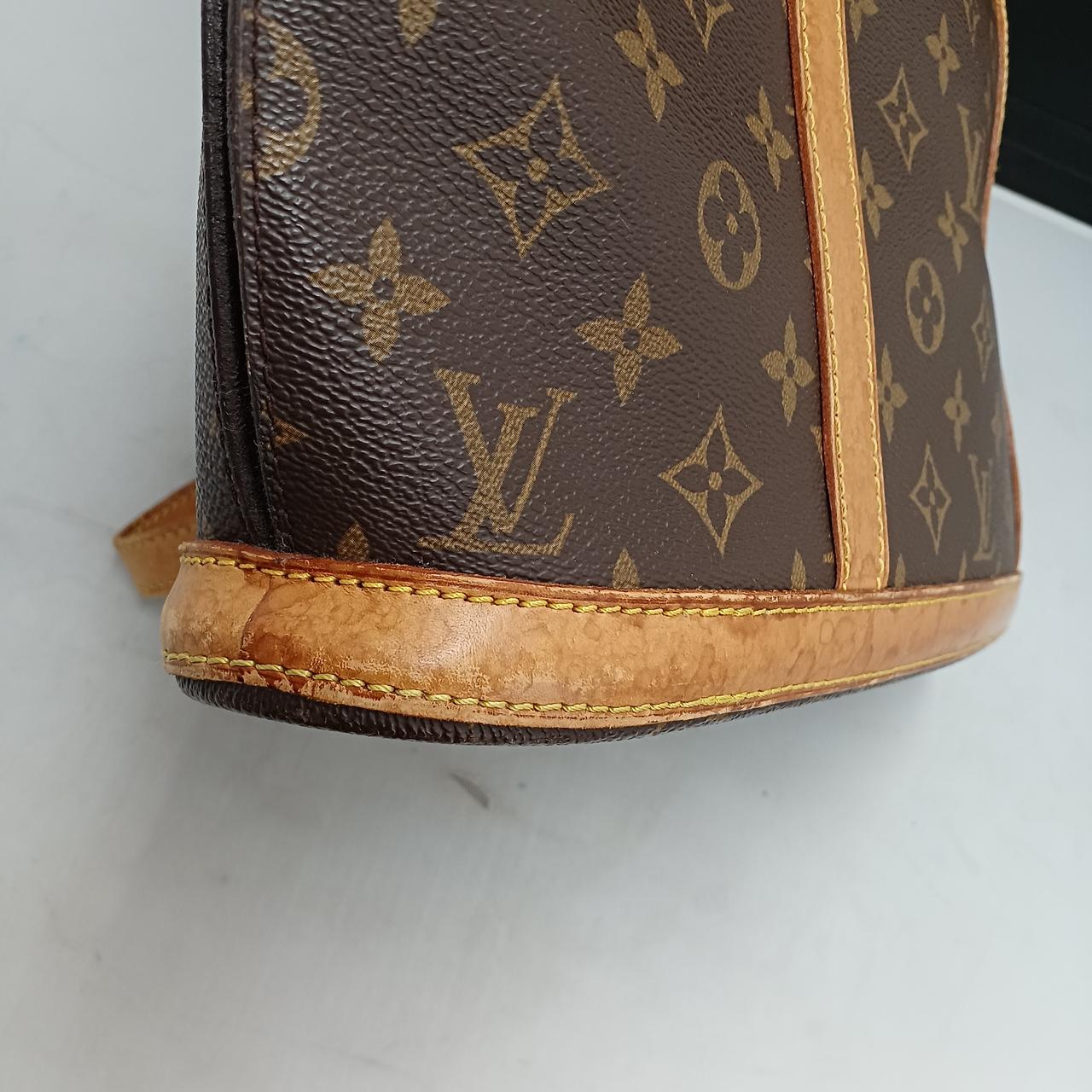 レザー部分シミあります