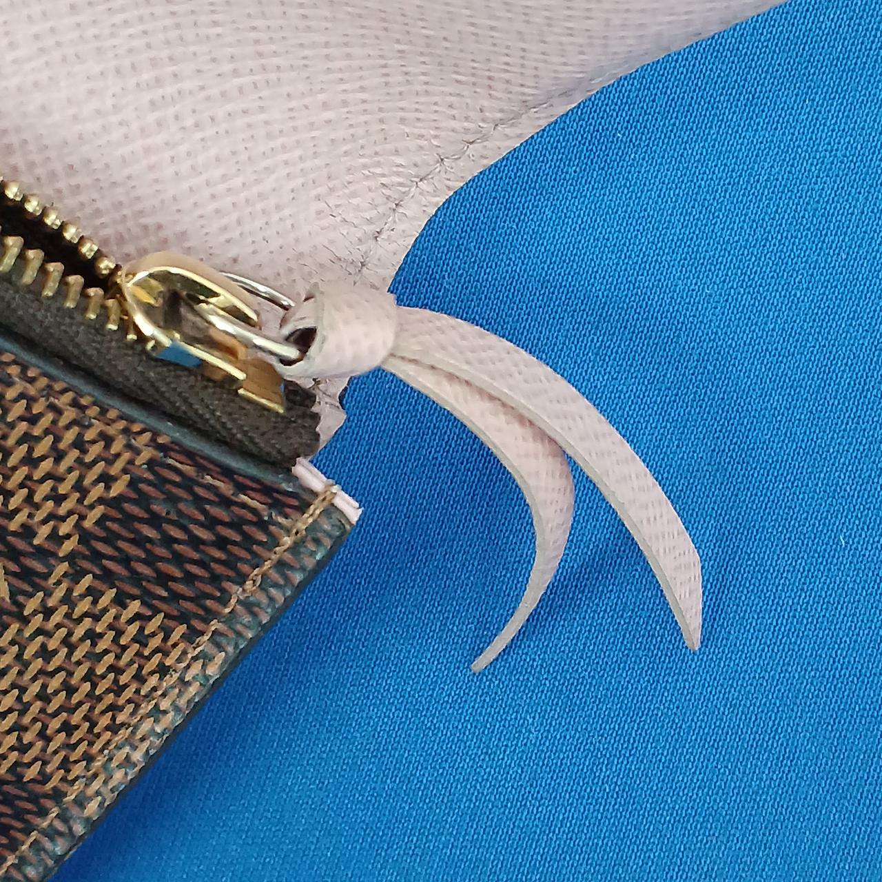 黒ずみ、反りあり。金具細かなキズあり。