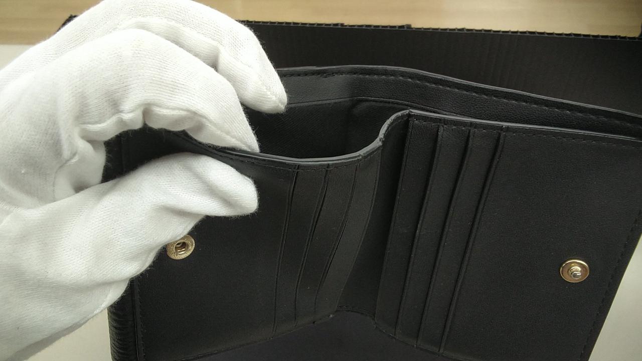 札入れ内側コバ割れ小